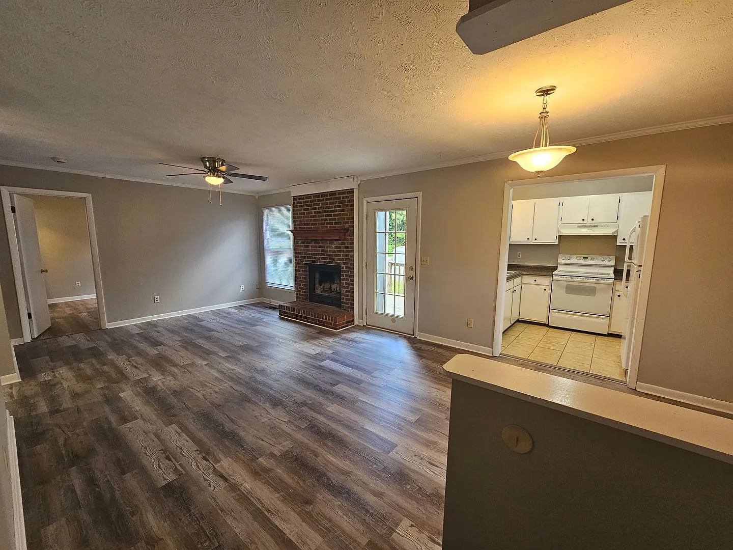 Spectacular 3 Bedroom Home!! — Photo 4