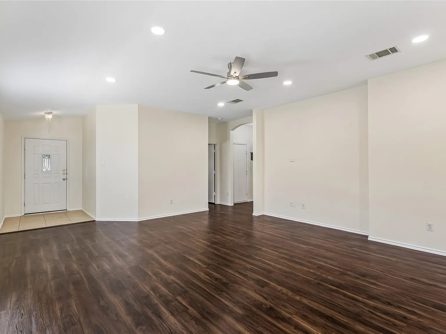 3 bed, 2.0 bath, 1722 sqft, $2,000 — Photo 3