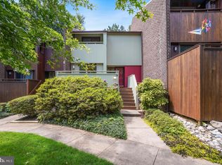 2053 Wethersfield Ct, Reston, VA 20191