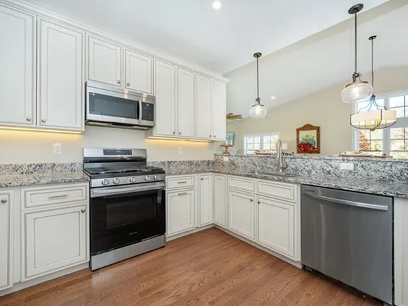 66 Park Hill Ave #18LR, Millbury, MA 01527