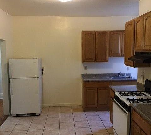 2nd image of 168 S Clinton St #D1
