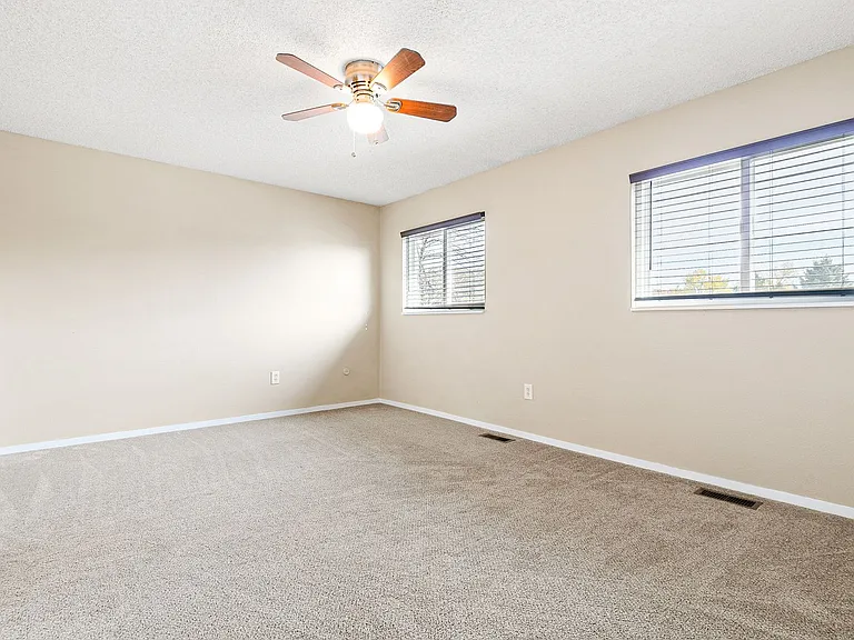 1405 S Sierra Dr — Photo 12