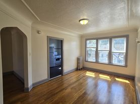 836 N Massasoit Ave, Chicago, IL