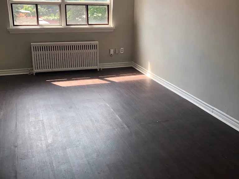 38 Lambton Ave — Photo 15