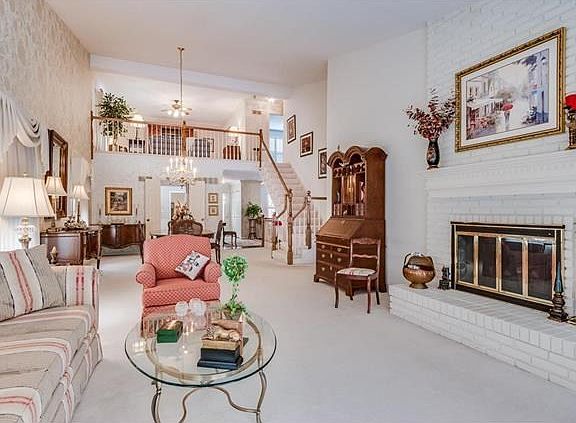 Open floor plan!
