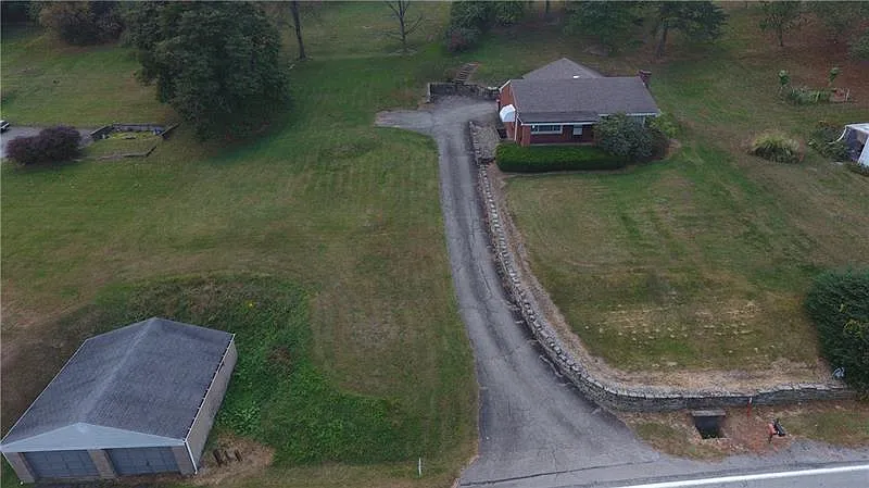 90 Donora Rd photo 1
