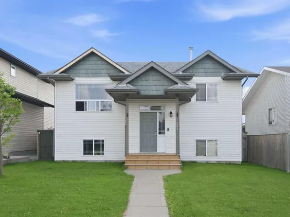 27 N Iverson Close, Red Deer, AB T4R 3M9