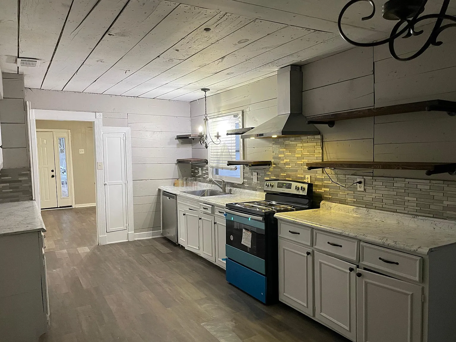 704 Williams Ave — Photo 4