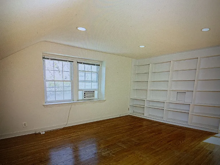 526 Williams Rd — Photo 18
