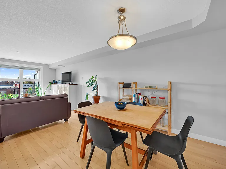 725 4th St NE #309 — Photo 9
