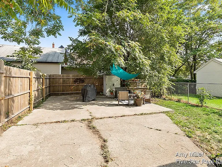 542 Henry Ave SE — Photo 7