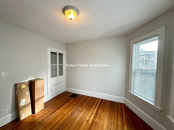 4th image of 69 Raymond Ave #2Z