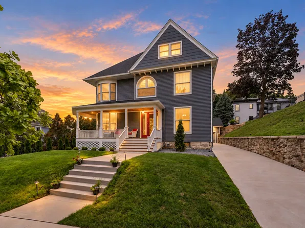 824 College Ave, Davenport, IA 52803