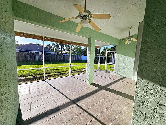 3rd image of 480 NW Ravenswood Lane