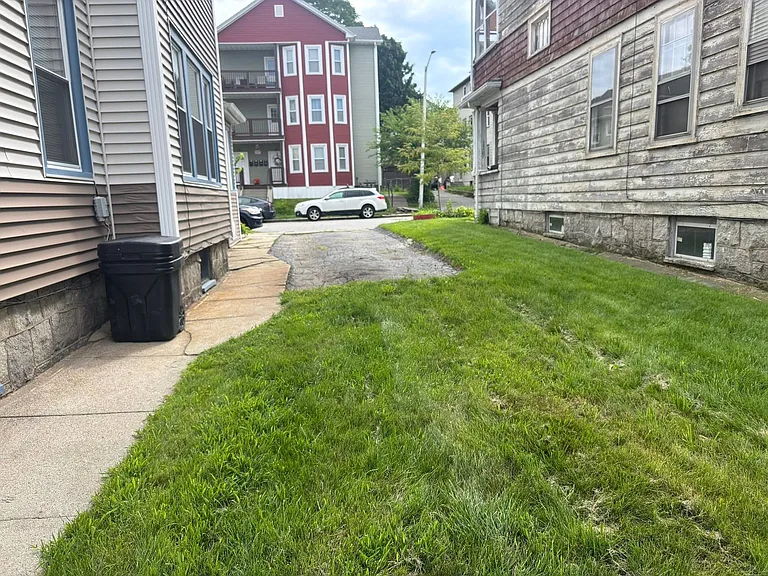 17 N Woodford St — Photo 8