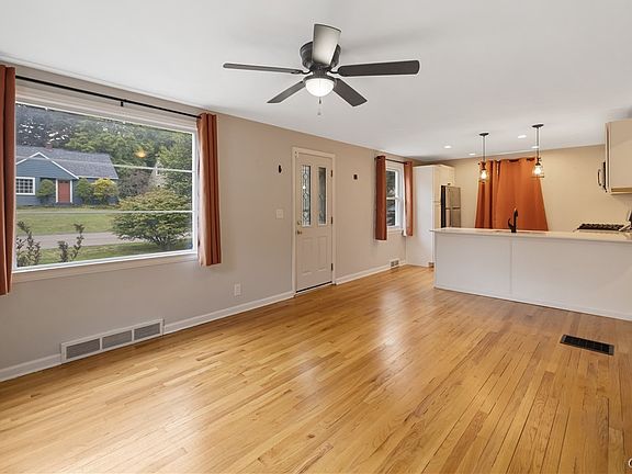 5th image of 308 Homewood Dr