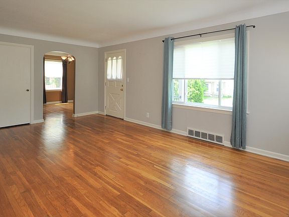 5th image of 1344 Fuller Ave SE