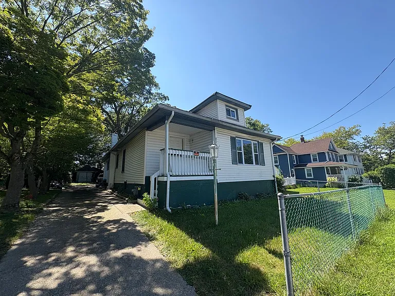 822 Prospect Ave — Photo 2