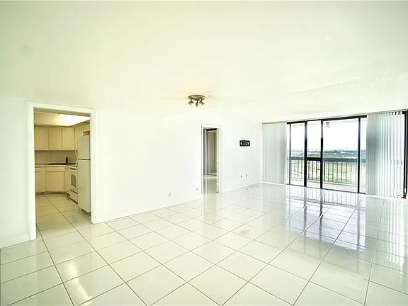 4th image of 2425 Presidential Way APT 1602