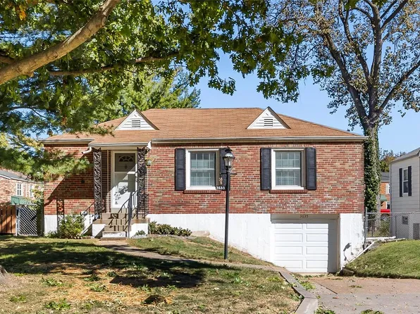 3635 Park Lawn Dr, Saint Louis, MO 63125