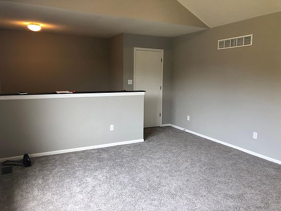 4th image of 708 SE Southbrooke Ct