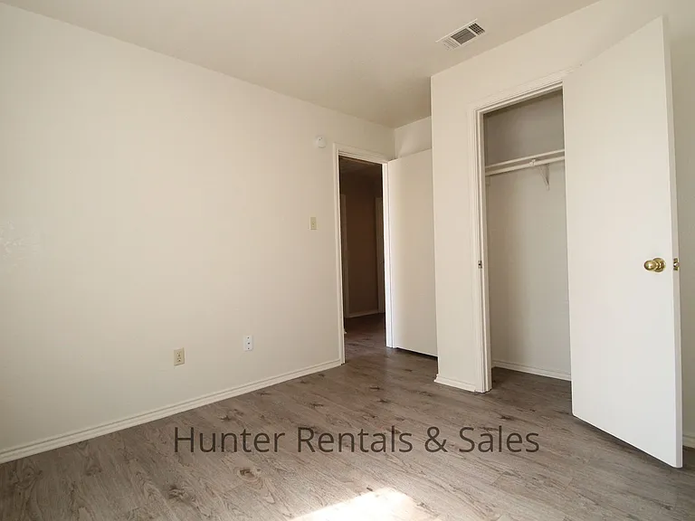 3801 Winchester Dr — Photo 16