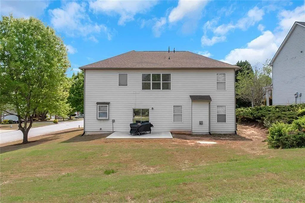 4 bed, 2.5 bath, 2834 sqft, $2,950 — Photo 3