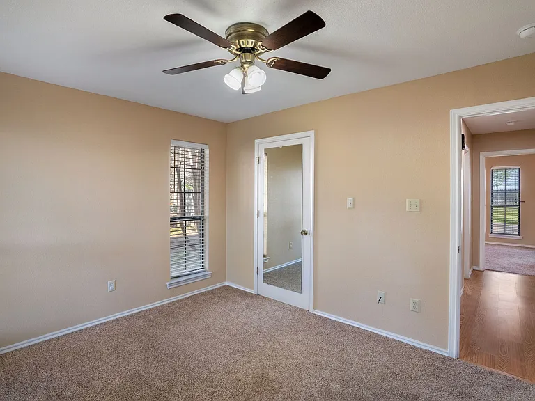300 E Short St — Photo 16