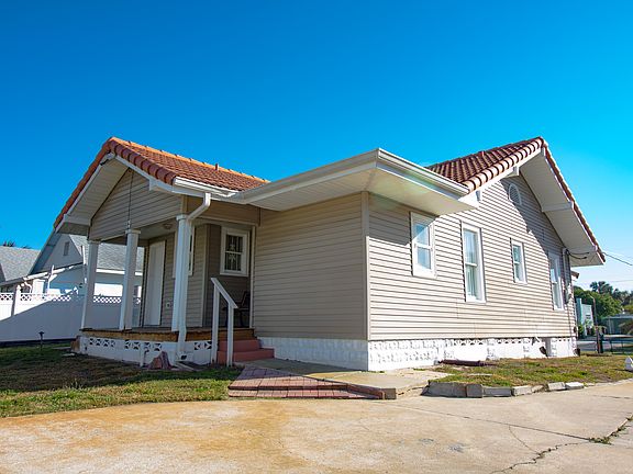 2nd image of 825 N Wild Olive Ave