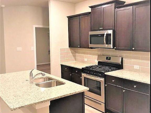 4th image of 3012 Lark Ln