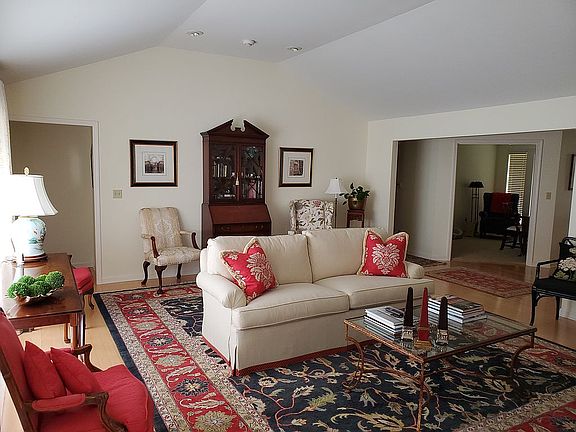 4th image of 1112 Torrey Pines Dr