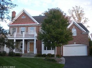 902 Royal Elm Ct, Herndon, VA 20170