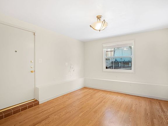 4th image of 87 Stratford Dr
