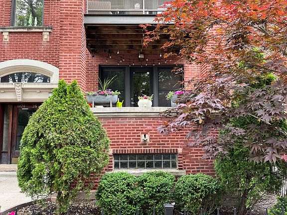 2nd image of 1426 W Farragut Ave #1E
