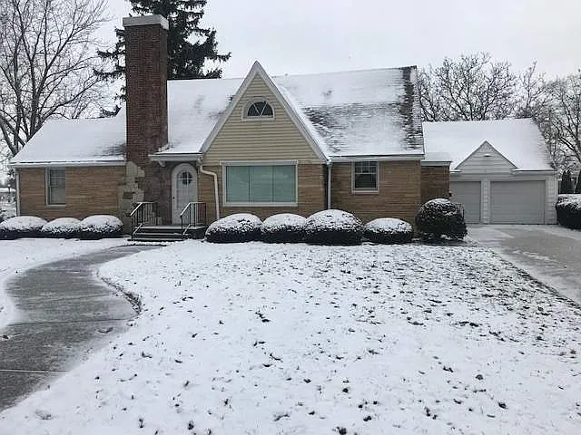617 N Riley St photo 1