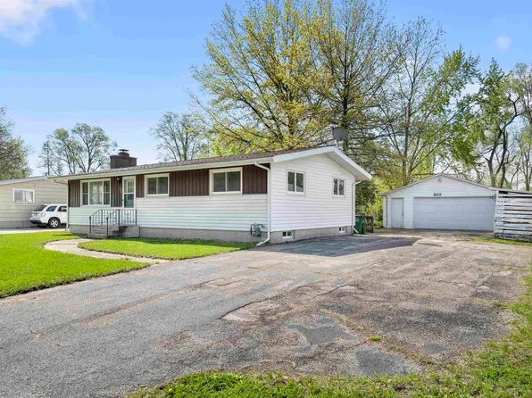 922 Central Ave, Evansdale, IA 50707