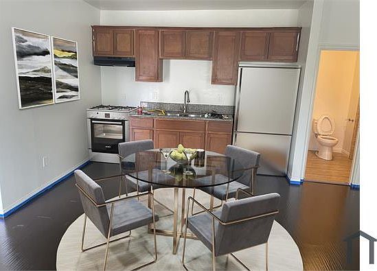 2nd image of 152 W 50th St