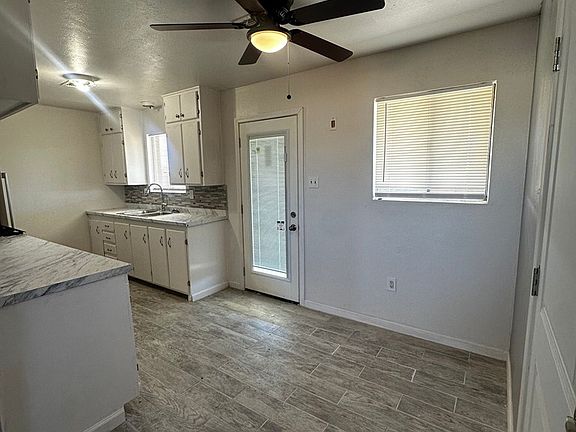 3rd image of 2206 Lyndale Dr