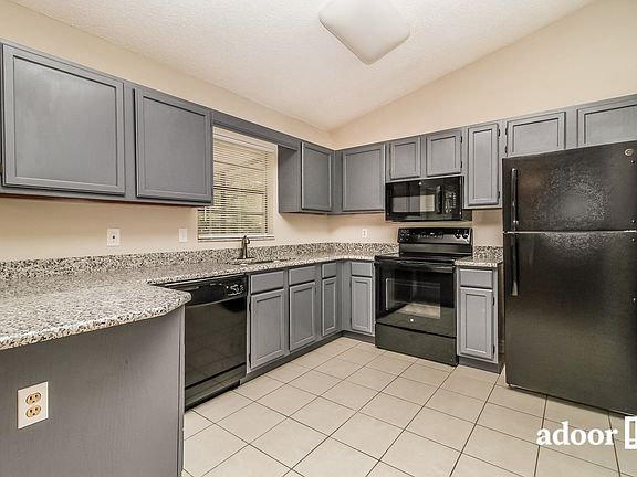 3rd image of 2877 Sweet Springs St