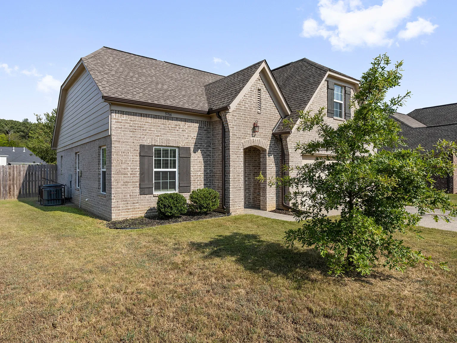 4 bed, 2.5 bath, 1904 sqft, $1,950 — Photo 2