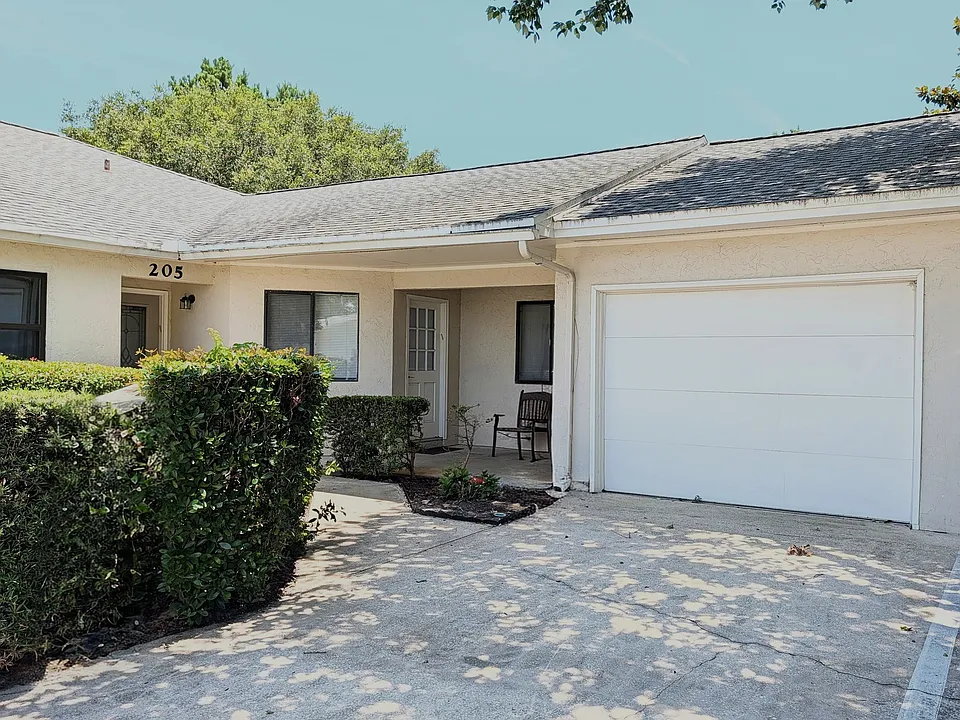 205 La Pasada Cir E