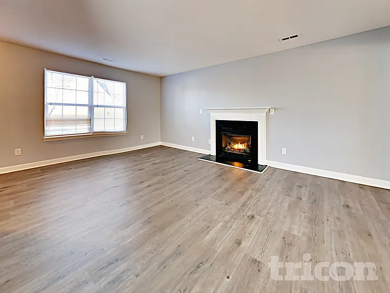 1008 Crowders Woods Dr — Photo 2