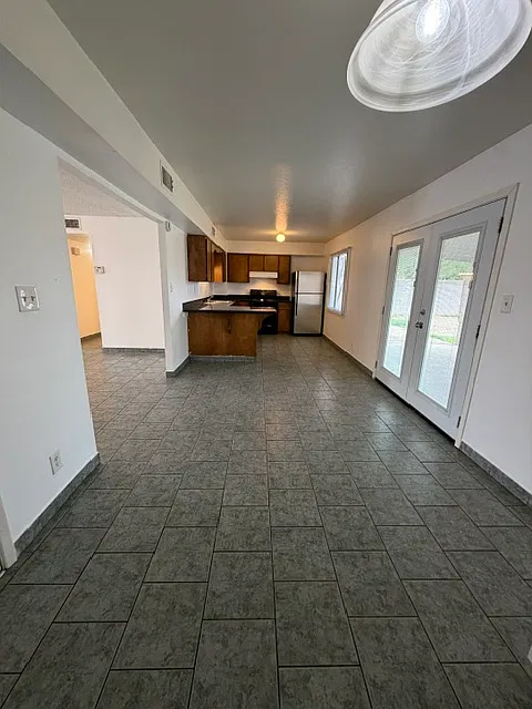 3 bed, 1200 sqft, $1,590 — Photo 3