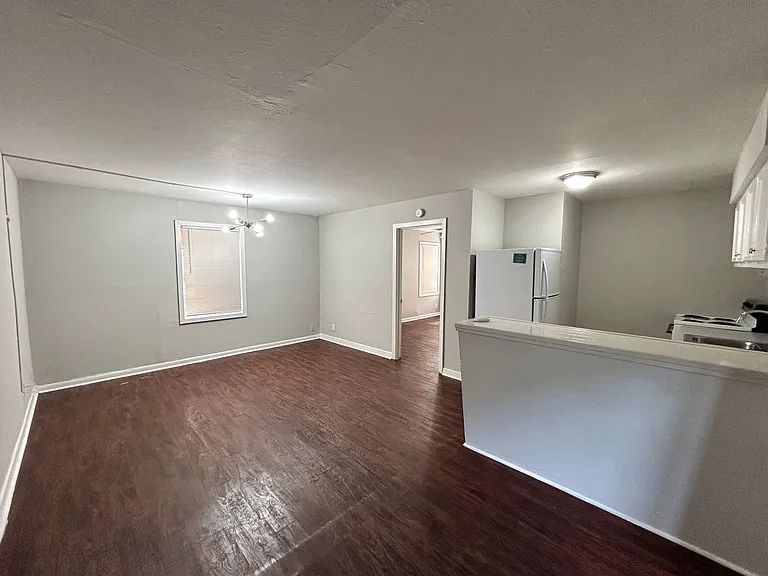 1419 Hyde Park — Photo 36