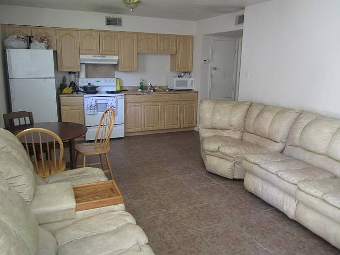 2nd image of 2009 Plaza Dr APT B