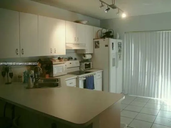 3554 W 80th St Unit 102-46, Hialeah, FL 33018
