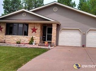 1030 W Betsy Dr, Elizabeth, IL 61028