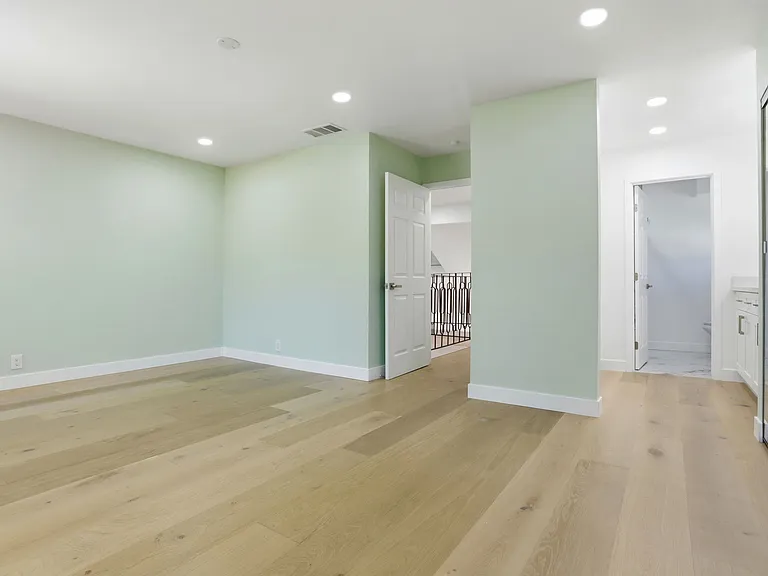 124 Erin Dr — Photo 11