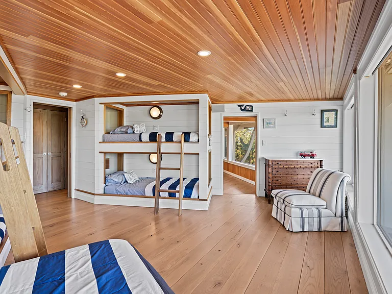 174 Dune Rd — Photo 26
