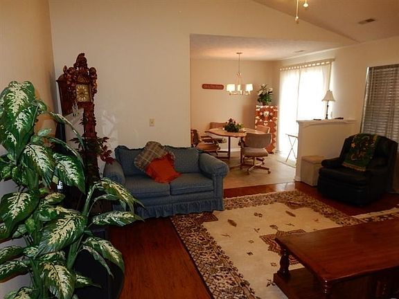 5th image of 11 Clearbrook Dr